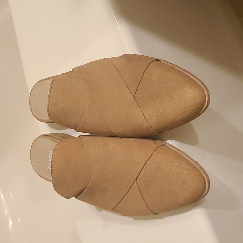Like new! Eileen Fisher size 6 flats